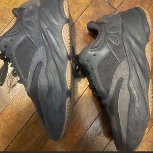 Adidas Yeezy 700 utility black